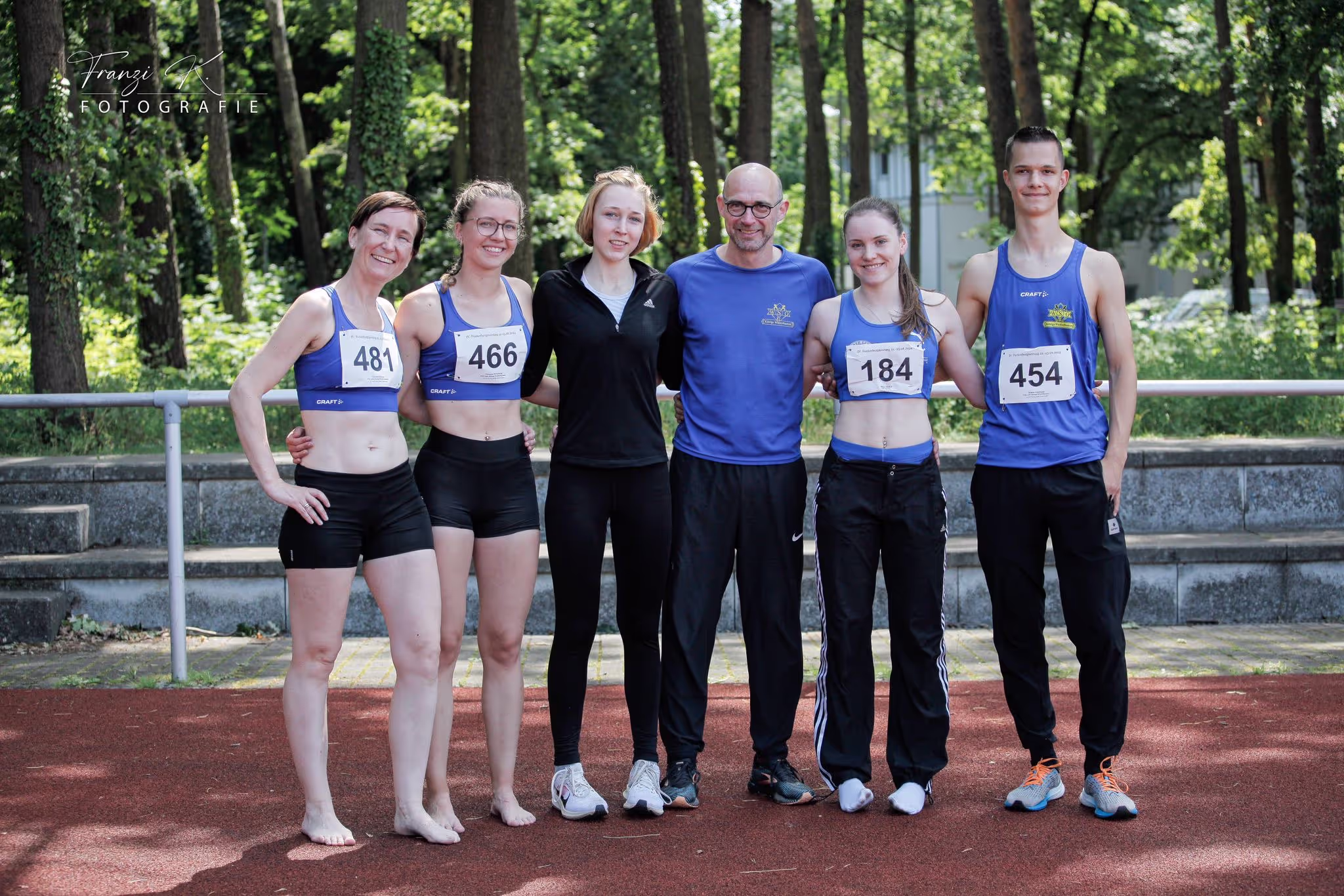 Gemeinsam beim Leichtathletikwettkampf: Sportlerinnen der WSG 81